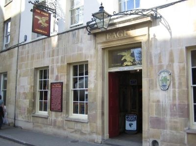 Fachada del pub The Eagle en Cambridge