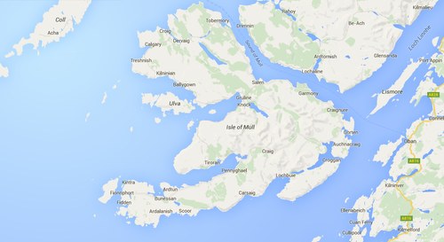 Paisaje verde de la isla de Mull, en Escocia