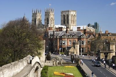 Calle histórica de York con casas de madera